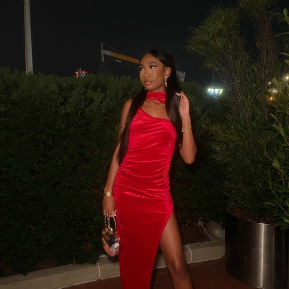 PrettyLittleThing Red Velvet Dress - Picture 4 of 4